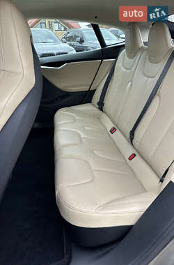 Лифтбек Tesla Model S 2015 в 