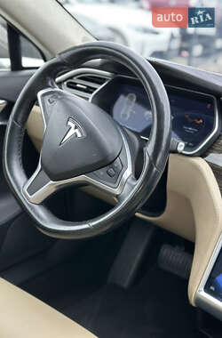 Лифтбек Tesla Model S 2015 в 