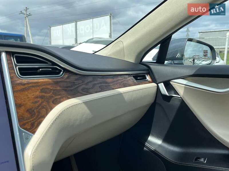 Ліфтбек Tesla Model S 2017 в Львові