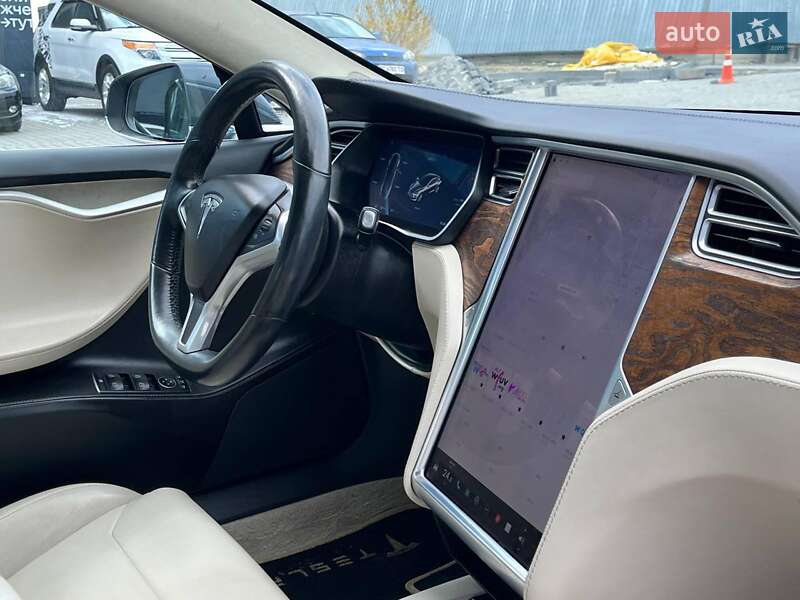 Ліфтбек Tesla Model S 2017 в Львові