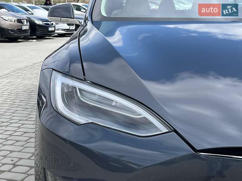Ліфтбек Tesla Model S 2017 в Львові