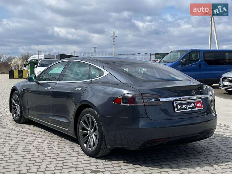 Ліфтбек Tesla Model S 2017 в Львові