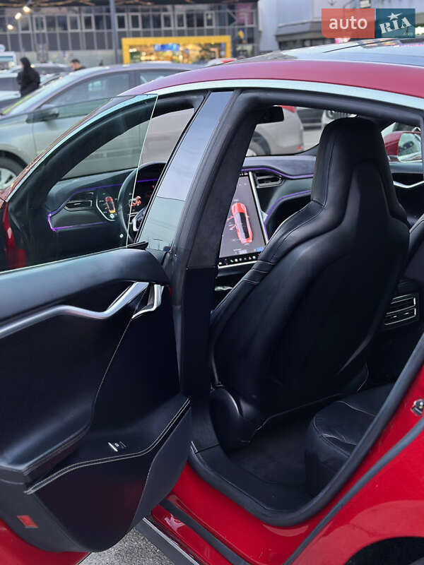 Ліфтбек Tesla Model S 2015 в Києві
