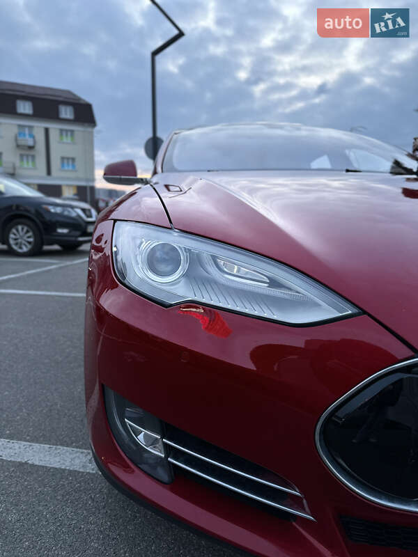 Ліфтбек Tesla Model S 2015 в Києві