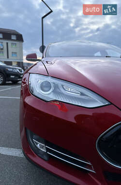 Лифтбек Tesla Model S 2015 в 