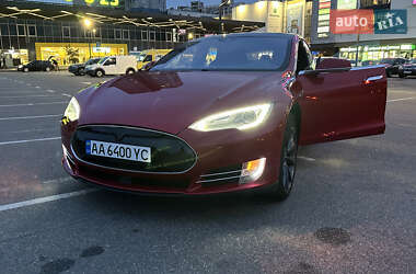 Лифтбек Tesla Model S 2015 в 