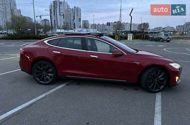Лифтбек Tesla Model S 2015 в 