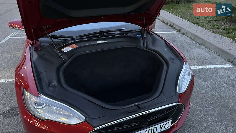 Ліфтбек Tesla Model S 2015 в Києві