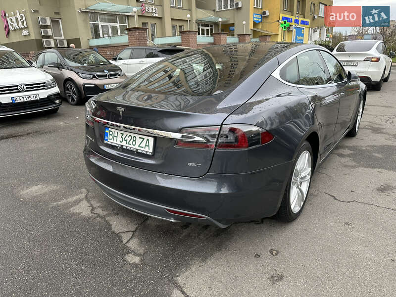 Лифтбек Tesla Model S 2015 в Киеве