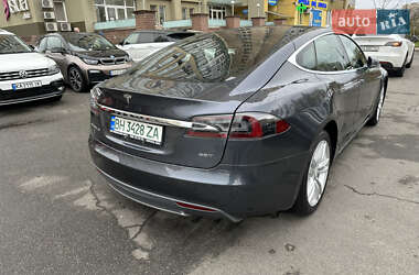 Лифтбек Tesla Model S 2015 в 