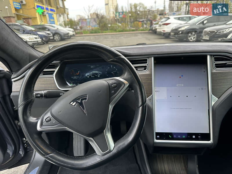 Лифтбек Tesla Model S 2015 в Киеве