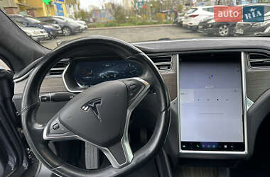 Лифтбек Tesla Model S 2015 в 