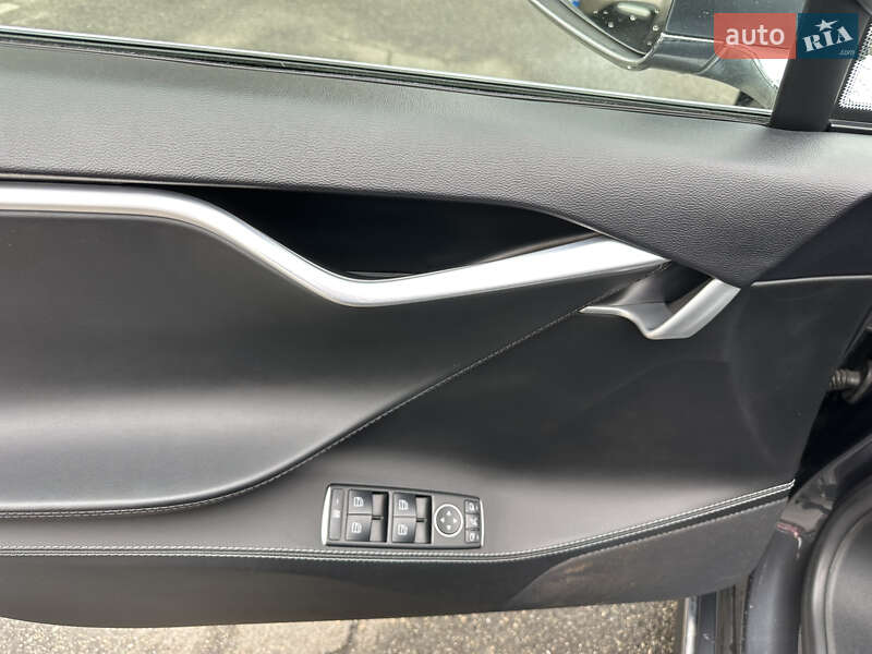 Лифтбек Tesla Model S 2015 в Киеве