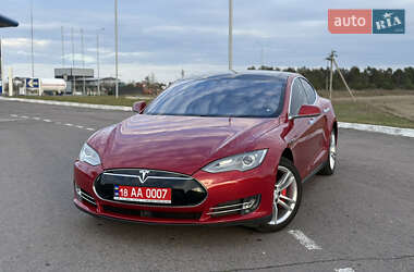 Лифтбек Tesla Model S 2015 в 