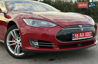 Лифтбек Tesla Model S 2015 в 