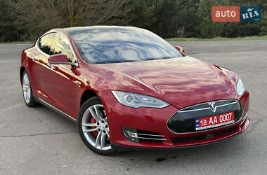 Лифтбек Tesla Model S 2015 в 