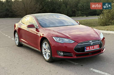 Лифтбек Tesla Model S 2015 в 