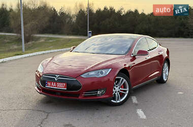 Лифтбек Tesla Model S 2015 в 