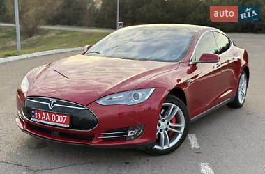 Лифтбек Tesla Model S 2015 в 