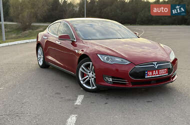 Лифтбек Tesla Model S 2015 в 