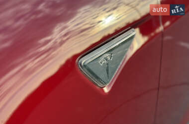 Лифтбек Tesla Model S 2015 в 