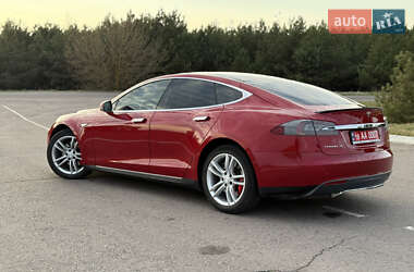 Лифтбек Tesla Model S 2015 в 