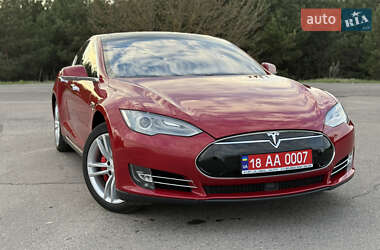 Лифтбек Tesla Model S 2015 в 