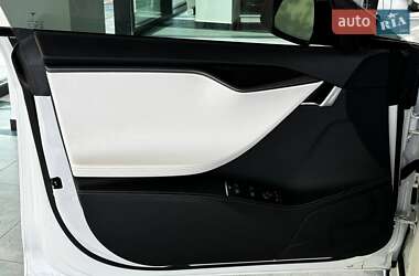 Ліфтбек Tesla Model S 2020 в 