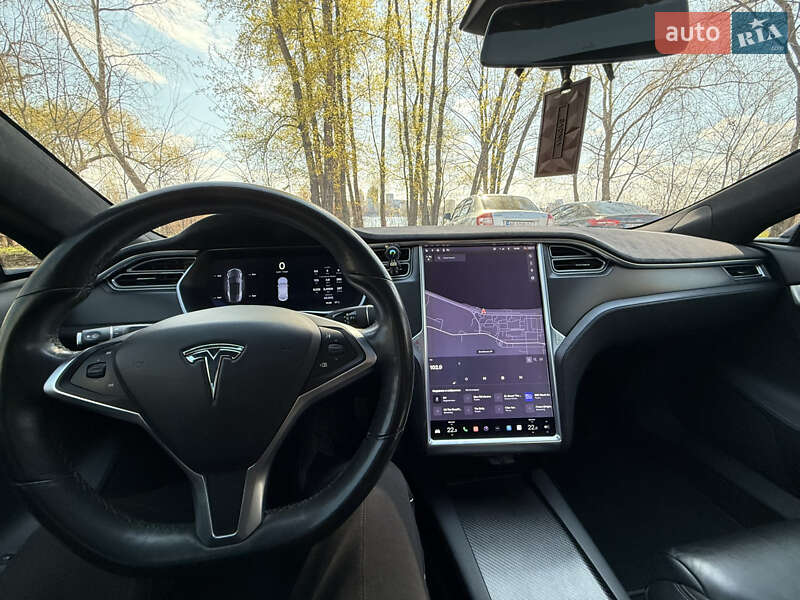 Лифтбек Tesla Model S 2017 в Днепре