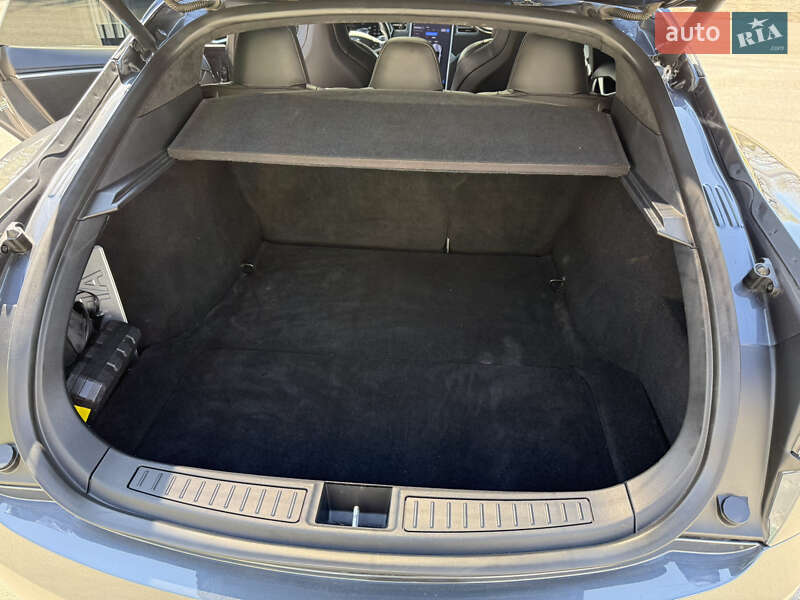 Лифтбек Tesla Model S 2017 в Днепре