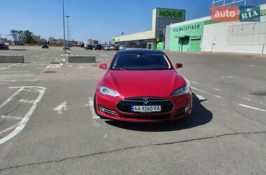 Лифтбек Tesla Model S 2014 в 