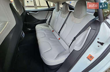 Лифтбек Tesla Model S 2015 в 
