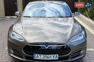 Лифтбек Tesla Model S 2015 в 