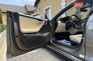 Лифтбек Tesla Model S 2015 в 