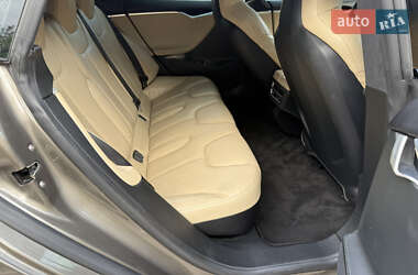 Лифтбек Tesla Model S 2015 в 
