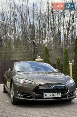Лифтбек Tesla Model S 2015 в 