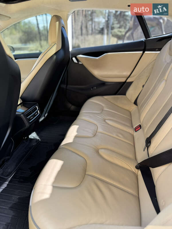Ліфтбек Tesla Model S 2014 в Шепетівці