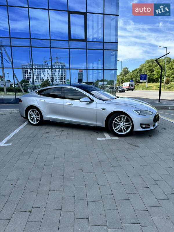 Лифтбек Tesla Model S 2014 в Ивано-Франковске