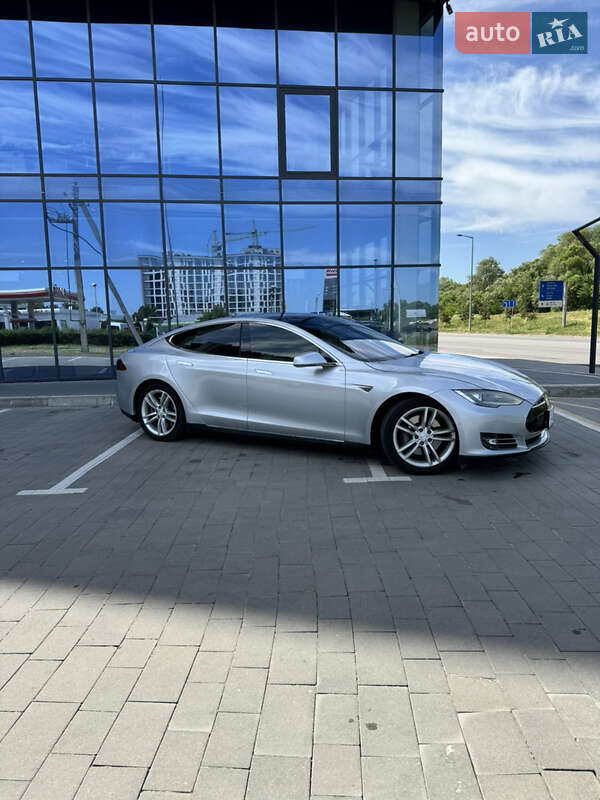 Лифтбек Tesla Model S 2014 в Ивано-Франковске