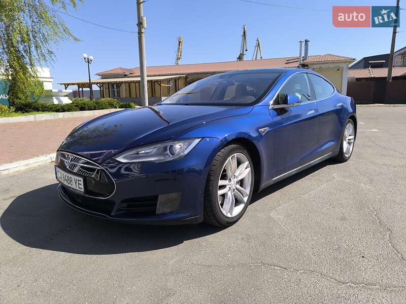 Ліфтбек Tesla Model S 2015 в 
