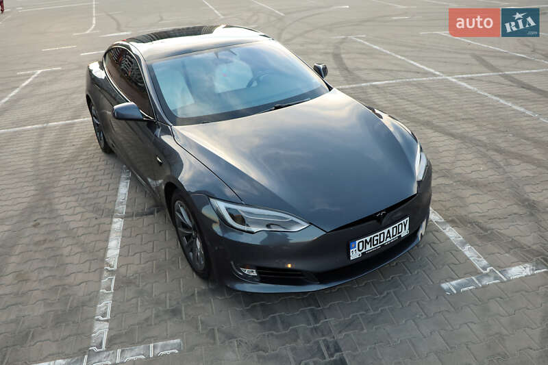 Лифтбек Tesla Model S 2019 в Киеве