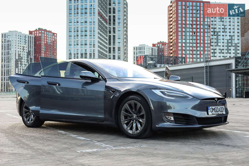 Лифтбек Tesla Model S 2019 в Киеве
