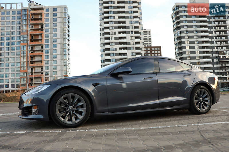 Лифтбек Tesla Model S 2019 в Киеве