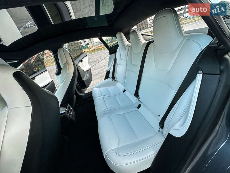 Лифтбек Tesla Model S 2019 в Киеве