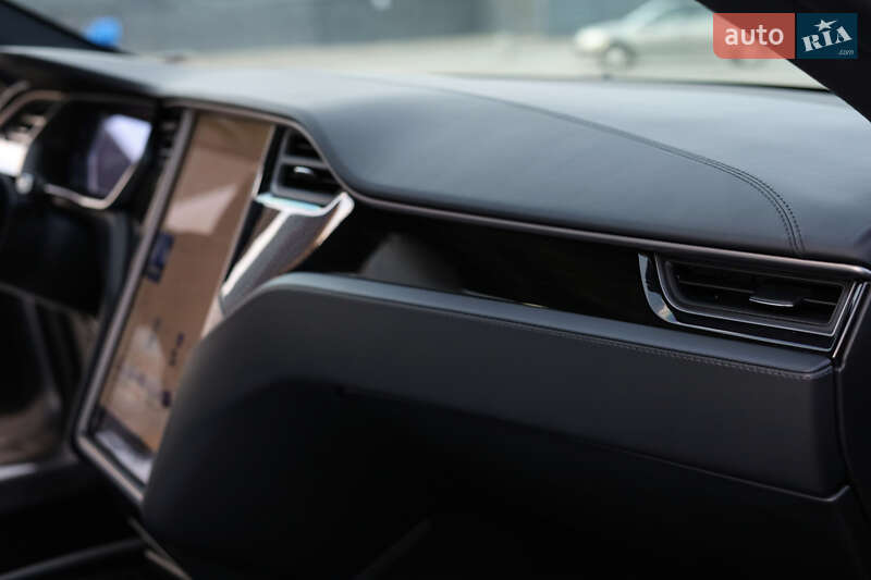 Лифтбек Tesla Model S 2019 в Киеве