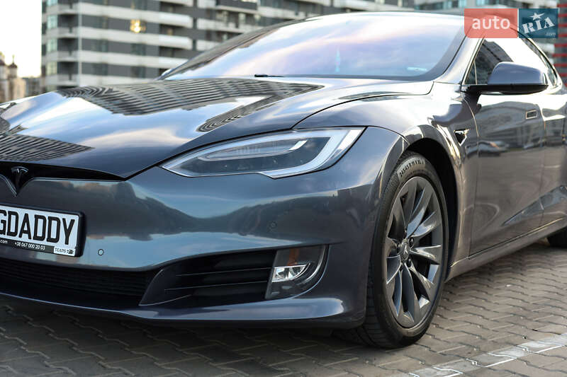 Лифтбек Tesla Model S 2019 в Киеве