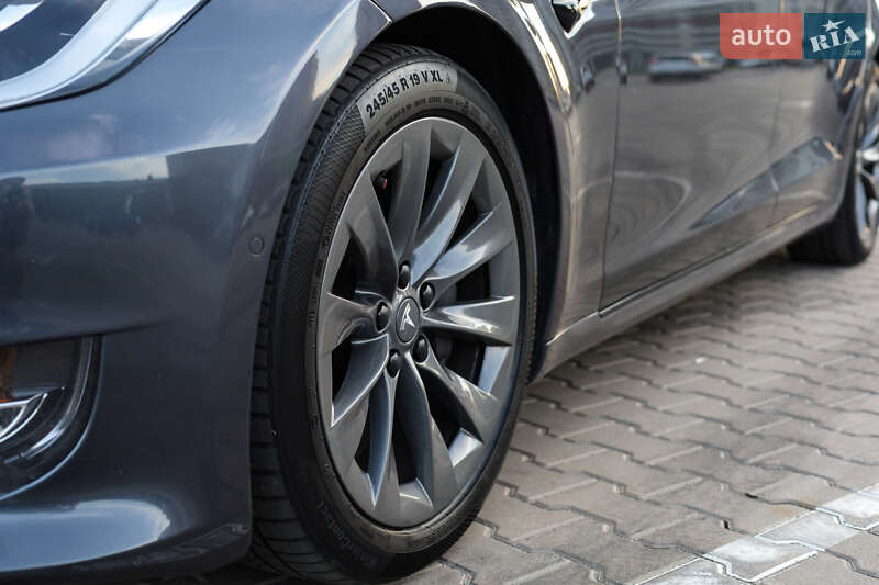 Лифтбек Tesla Model S 2019 в Киеве