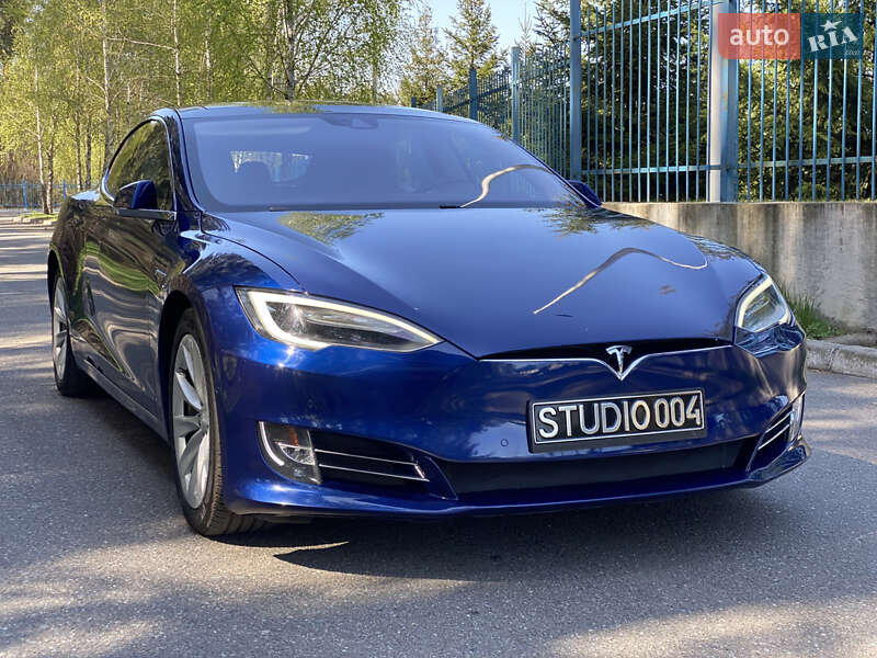 Ліфтбек Tesla Model S 2015 в Бучі