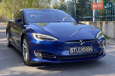 Лифтбек Tesla Model S 2015 в 