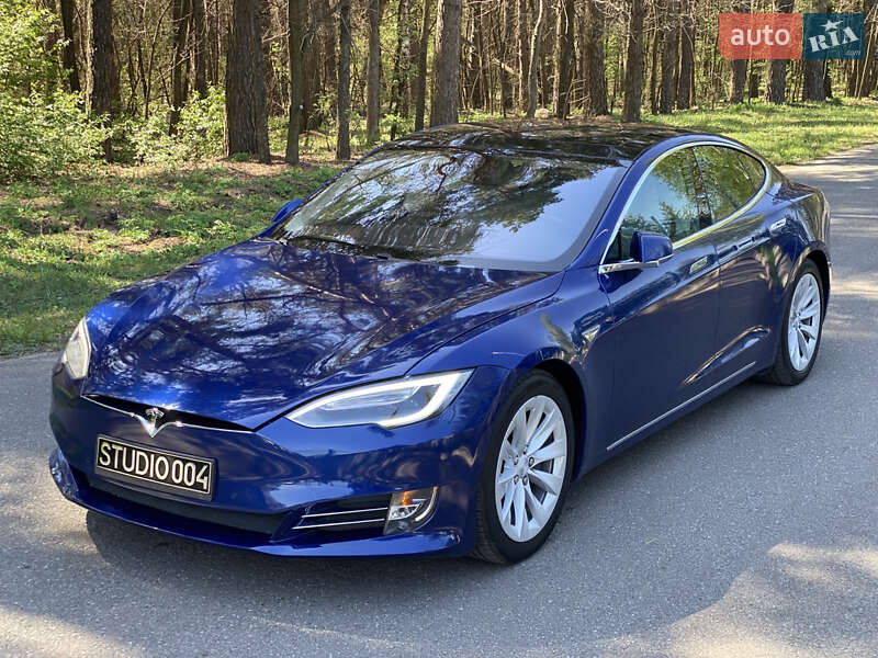 Ліфтбек Tesla Model S 2015 в Бучі